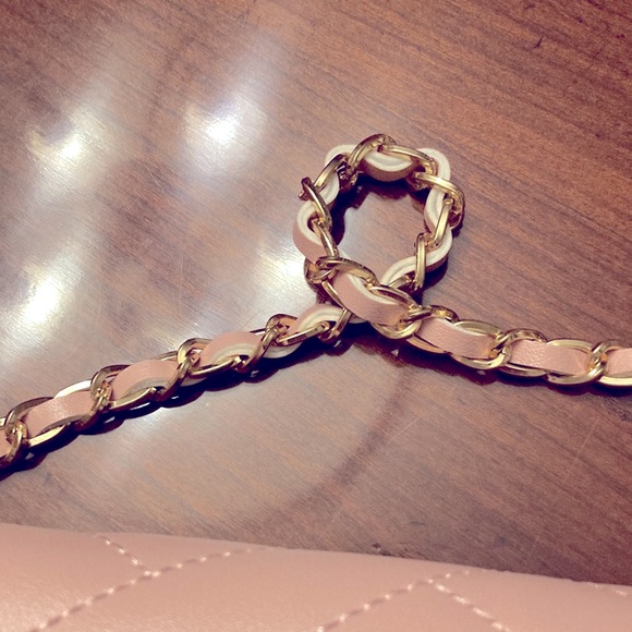 BEBE LIGHT PINK CROSSBODY. Pink rope like material throughout strap.Quilted.NWOT - Picture 3 of 9